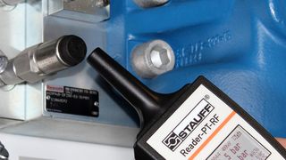 Anschlussadapter ermöglichen die Nachrüstung der Druckaufnehmer PT-RF auf anlagenseitig bereits vorhandenen Messkupplungen. (Bild: Stauff)