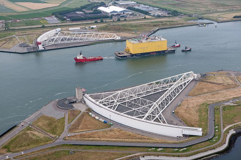 Die niederländische Industrie sieht sich für den Umbruch der Energieversorgung gerüstet und liefert beispielsweise der Offshorewindenergie zu. (Bild: Heerema Fabrication Group)