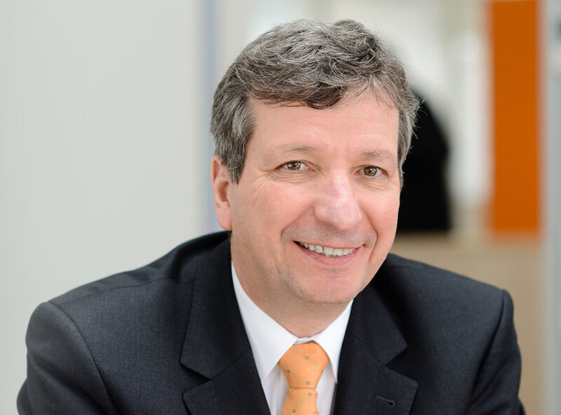 Dr. Peter Köhler, Vorstandsvorsitzender der Weidmüller Gruppe, freut sich über die Berücksichtigung beim OWL Innovationspreises „Marktvisionen 2015“. (Weidmüller)