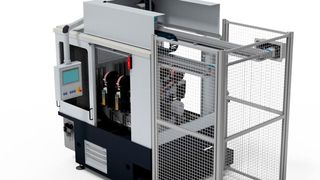 Für die Präzisionsbearbeitung von wellenförmigen Werkstücken kann die neue „Cube evo“ als selbstrüstende Maschinenlösung von Thielenhaus geliefert werden. Das Handling sei komplett in die Maschine integriert. Zu sehen auf der Grindtec 2018 in Augsburg.  (Thielenhaus)