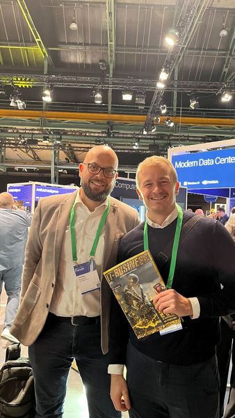 Die beiden Herren sind überzeugte IT-BUSINESS Leser: Thomas Grundwald (l.) und Jonas Rosen (Schneider Electric) (Bild: Vogel IT-Medien GmbH)