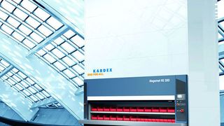 Der Lagerpaternoster kann freistehend oder als Stockwerkanbindung mit mehreren Bedienöffnungen bis zu einer Höhe von 10 m integriert werden — maximale Raumnutzung auf minimaler Grundfläche. Bild: Kardex (Archiv: Vogel Business Media)