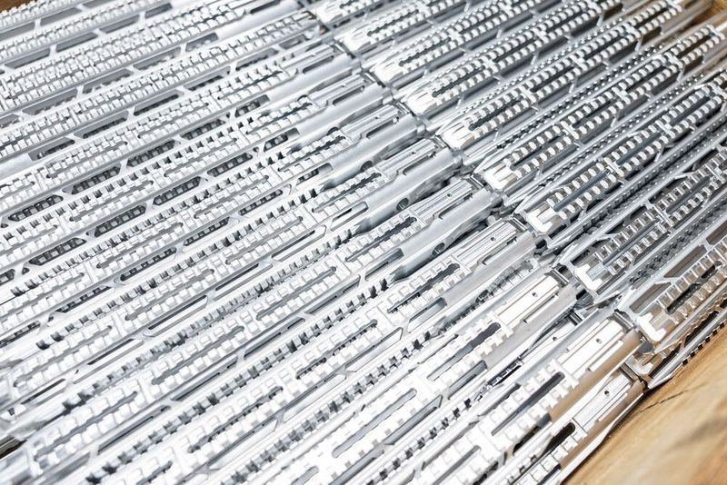 Die Werkstücke von Jewa gehen in nahezu alle Branchen. Vom Einzel- bis zum Serienteil, alles in hoher Präzision, kann automatisiert und bedienerarm gefertigt werden. (Bild: maikgoering.de)