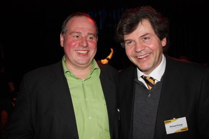 Joachim Lenz (links) von Everyware und Michael Krings (COS) (Archiv: Vogel Business Media)