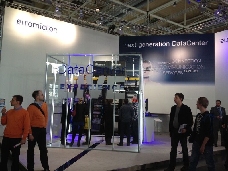 Bei Euromicron in Halle 13 zieht ein begehbares Datacenter die Blicke auf sich. (Bild: IT-BUSINESS)