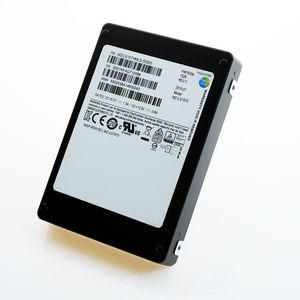 Mit 15,6 TB bietet die Samsung SSD PM1633a eine höhere Kapazität als jede HDD.