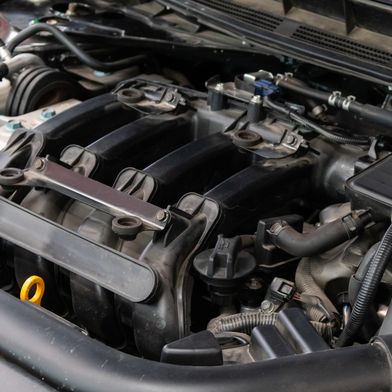 Zulieferer von Automobilkomponenten sehen sich von der aktuellen Preispolitik der OEMs in ihrer Existenz bedroht. (Bild: stock.adobe.com - THINK b)