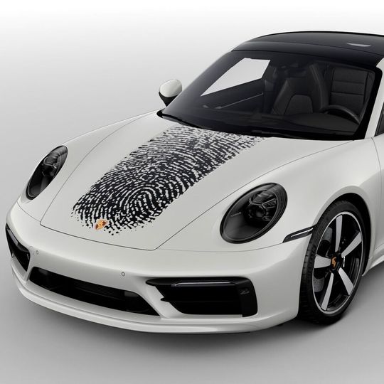 Kunden können ab sofort die Motorhaube ihres neuen 911 mit dem eigenen Fingerabdruck dekorieren. Kunden können ab sofort die Motorhaube ihres neuen 911 mit dem eigenen Fingerabdruck dekorieren.