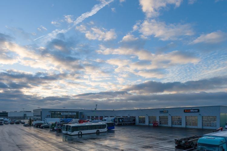 Das neue Nutzfahrzeugzentrum der Daimler AG in Frankfurt feierte am 17. Januar offziell Eröffnung. (Foto: Daimler AG)