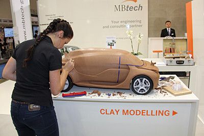 ... zeigten die geschickten Experten von Form3 Designstudios und MB-Tech. (Bild: Königsreuther)