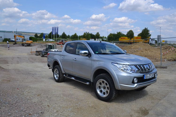 Ein Arbeiter auf dieser Baustelle hätte den neuen L200 am liebsten gleich behalten, um ihn einem echten Praxistest zu unterziehen. (Foto: Michel)
