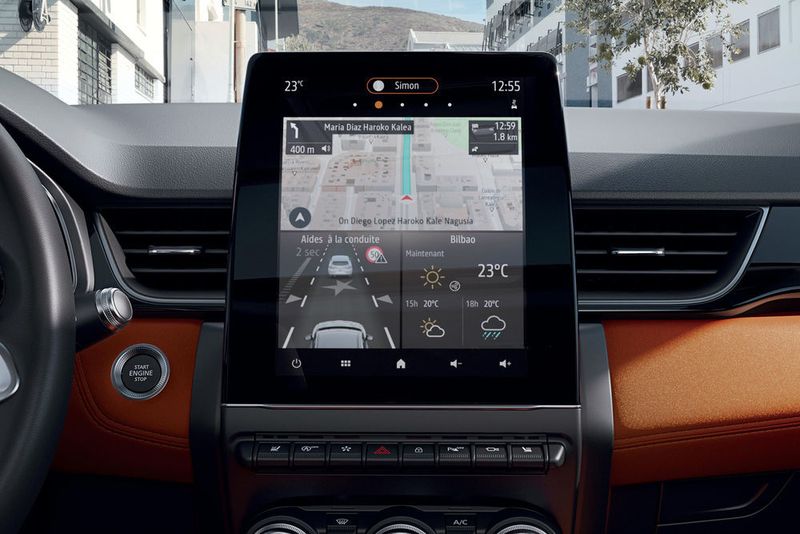 Den Innenraum dominiert ein großer, hochkant montierter Touchscreen, der in der Top-Version 9,3 Zoll groß ist. (Renault)