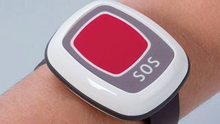 OKW Gehäusesysteme aus dem Odenwald ist ein Experte für die Herstellung von individualisierten Kunststoffgehäusen, wie dieses, für ein am Handgelenk tragbares Notrufsystem. Das Unternehmen nutzt beim Bau der Spritzgießwerkzeuge unter anderem das System iMachining von Solidcam und spart bei der zerspanenden Bearbeitung der Werkzeugeinsätze zwei Drittel der Zeit ein, die bei üblichen Herangehensweisen benötigt würde. (OKW)