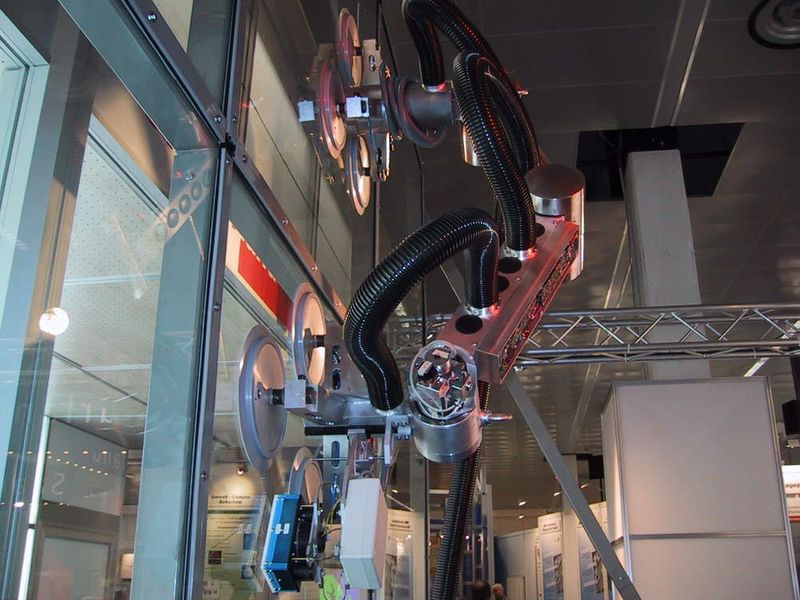 2 Beispielsweise: Fensterreinigungsroboter – Prototyp für automatische Fenster-Reinigungs-Anlagen. (Archiv: Vogel Business Media)