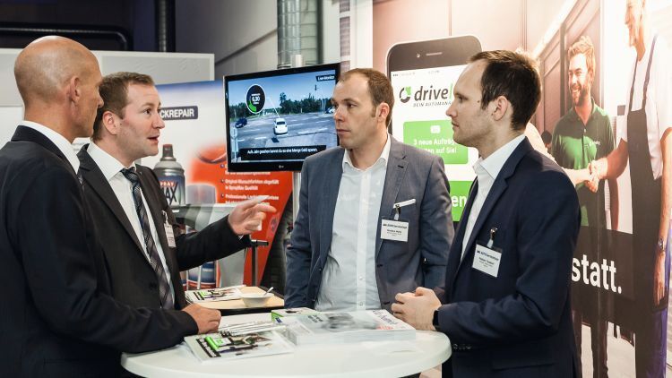 Wer sich fragte, wie man sein Serviceangebot auch online feilbieten kann, fand beim Team von Drivelog die passenden Antworten. (Foto: Stefan Bausewein)