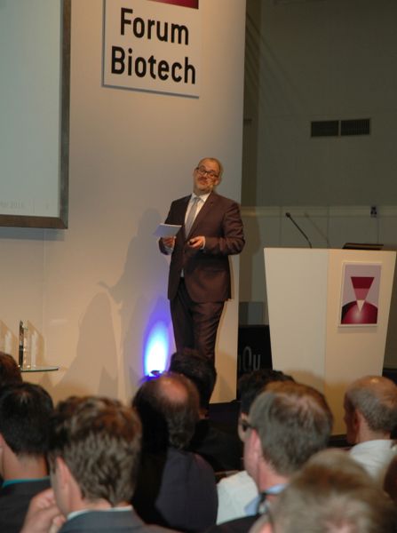LP-Chefredakteur Marc Platthaus moderierte die Veranstaltung und vergab zudem die begehrten Awards.Impressionen vom Application Award der LABORPRAXIS zur Analytica 2016 in den Kategorien Lebensmittelanalytik, Labortechnik sowie Bio- und Pharmaanalytik. (Bild: LABORPRAXIS)