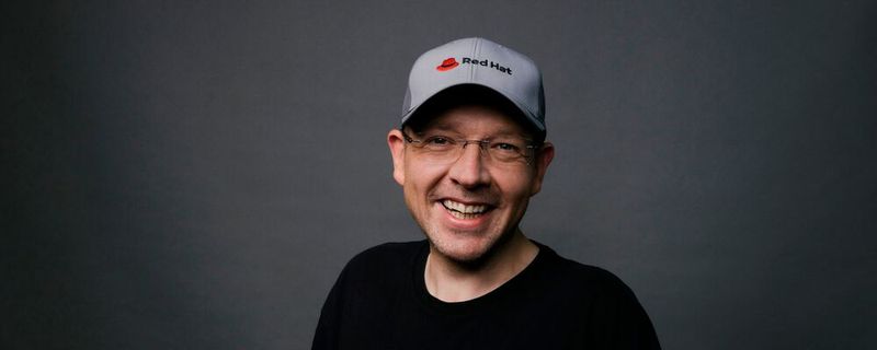 Markus Eisele: „Das eigentliche Risiko Künstlicher Intelligenz besteht nicht darin, dass Maschinen den Menschen ersetzen.“ Markus Eisele: „Das eigentliche Risiko Künstlicher Intelligenz besteht nicht darin, dass Maschinen den Menschen ersetzen.“