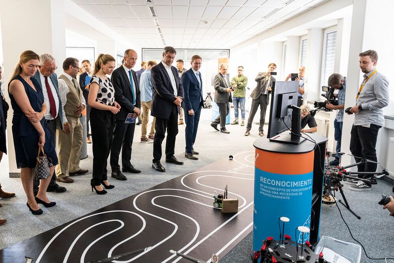 Das Zentrum forscht auch zur Mikrologistik der Zukunft – zum Beispiel mit dezentral organisierten bodengebundenen autonomen Fördereinheiten. (Bild: Stefan Bausewein)