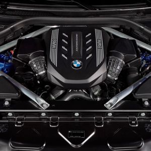 (BMW)