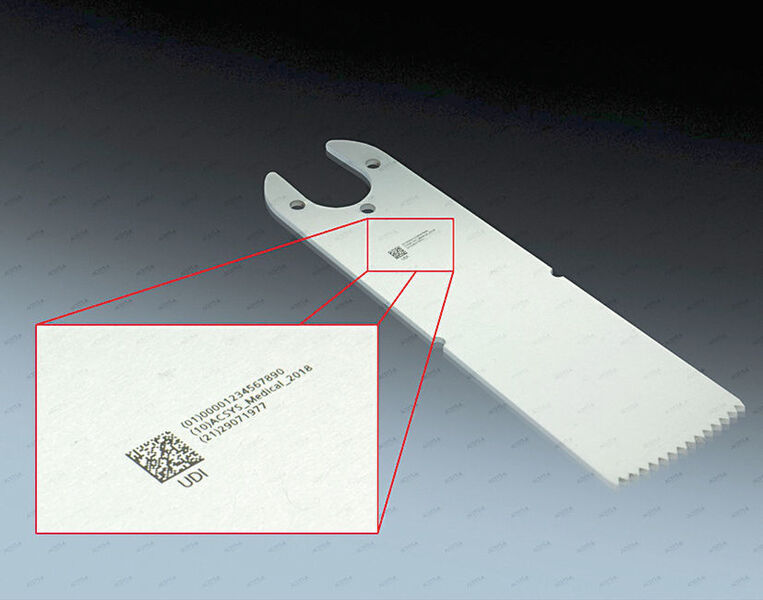 Dieses Knochensägeblatt ist mit einer Laserbeschriftung gemäß dem UDI-Code versehen. (Acsys Lasertechnik)