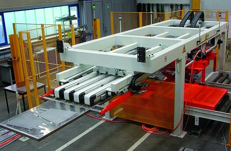 Bild 1: Automatisches System zur Rotor-Stator-Stapelung von GPA-Jakob. (Archiv: Vogel Business Media)