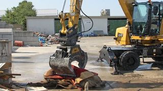 Der Bagger Cat MH3022 von Zeppelin wurde mit Tablets ausgestattet, um die digitale Abfallentsorgung weiter zu vereinfachen.  (Zeppelin Baumaschinen)