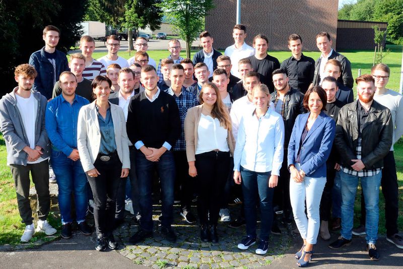 Die Kohl-Gruppe mit Sitz in Aachen hieß am 1. September 32 neue Azubis willkommen.  (Kohl-Gruppe)