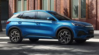 Ein Atto 3 von BYD wurde in einer japanischen Turnhalle in alle Einzelteile zerlegt. (Bild: BYD)