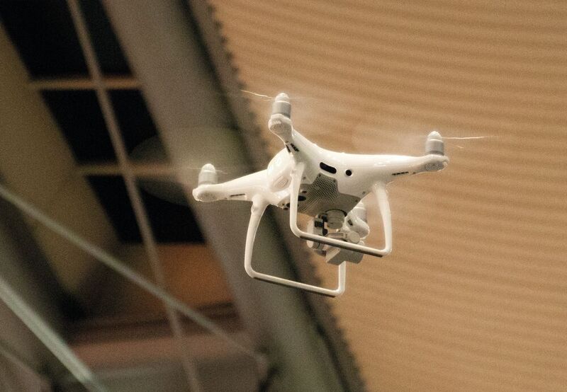 Im innerbetrieblichen Bereich "summen" Drohnen machmal schon herum. Wird man sie auch draußen bald häufiger sehen?