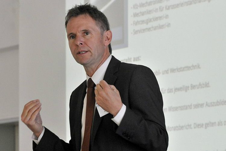 Stefan Zügner, Vertriebschef Vogel Business Media, stellte die neuen Apps des »AutoFACHMANN« vor. (Foto: Zietz)