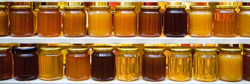 Die Analyse von Honigproben ist komplex. Eine gravimetrische Probenvorbereitung kann dabei helfen.