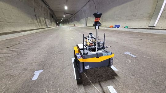 A mobile robot undergoing testing in a tunnel.(Image: IFG - Graz University of Technology)