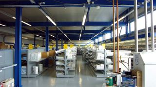 Dank Fußbodenheizung ist das Raumklima im Warenlager von Ludendorff ohne großen Energieverbrauch auch im Winter sehr angenehm. Bild: Nibe (Archiv: Vogel Business Media)