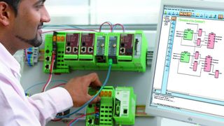 Bild 1: Die Lösung zweier Unternehmen aus Ostwestfalen-Lippe soll in vielen Ländern eine einfache Fernwartung von Maschinen und Anlagen via Mobilfunk ermöglichen. (Bild: Phoenix Contact)