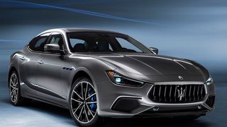 Im Oktober kommt der aufgefrischte Maserati Ghibli auch in einer Hybridversion auf den Markt. (Bild: Maserati)