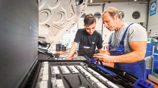 Der neue Betriebefinder des Kfz-Gewerbes soll Jugendlichen den Weg zu ihrem Kfz-Ausbildungsbetrieb weisen. (Bild: Promotor)