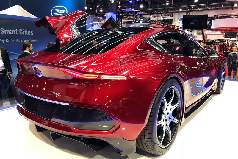 ... für seine Coupé-Limousine namens Emotion zu werben.  (Gundhoff/Pressinform)