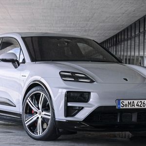 Vorläufiges Topmodell ist der Macan Turbo, der mit 470 kW/639 PS und 1.130 Newtonmeter Drehmoment protzen darf.(Bild:  Porsche)