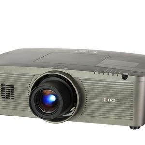 Der Eiki LC-XL20 bietet sich mit einer Lichtleistung von 6.000 Lumen für den Einsatz im Installationsbereich an.