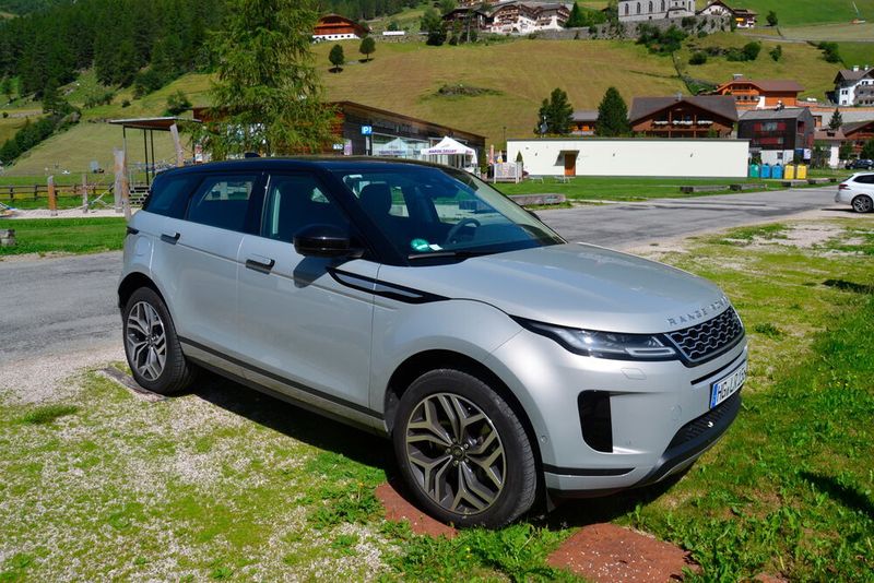 Aber wer will schon Bus fahren, wenn ein Range Rover Evoque auf die Ausfahrt wartet.  (Michel/»kfz-betrieb«)