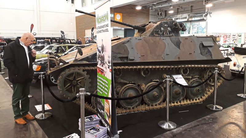 Ein eher untypischer Oldtimer im Verkaufsangebot war dieser Hotchkiss Schützenpanzer von 1959 mit Benzinmotor und 165 PS. Der Preis: VB 17.950 Euro. (Bild: Dominsky – VCG)