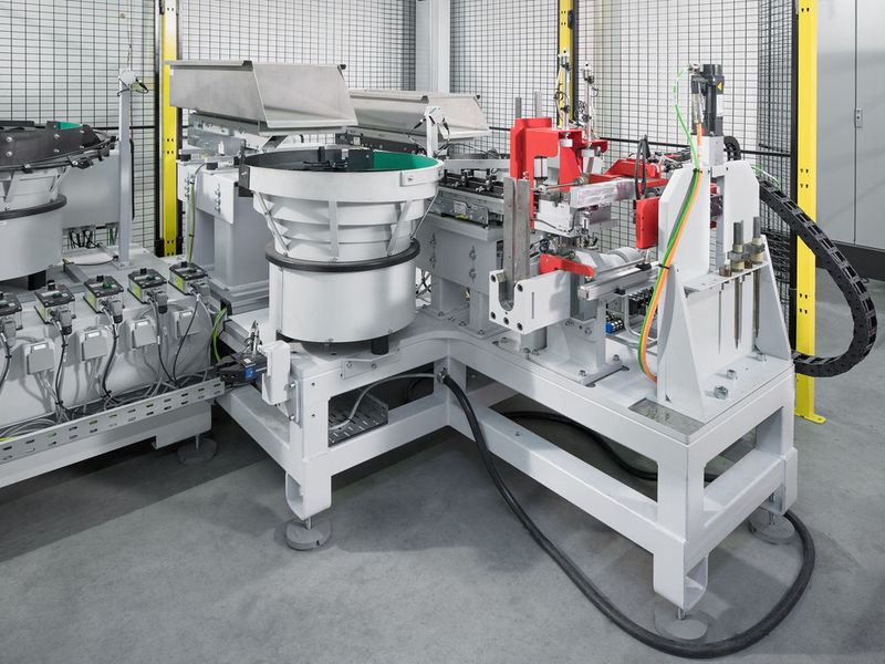 Die Vielseitigkeit der Transfluid-Fertigungszelle ermöglicht die wirtschaftliche Umsetzung unterschiedlicher Prozesse.  (WWW.REUSMANN.DE)