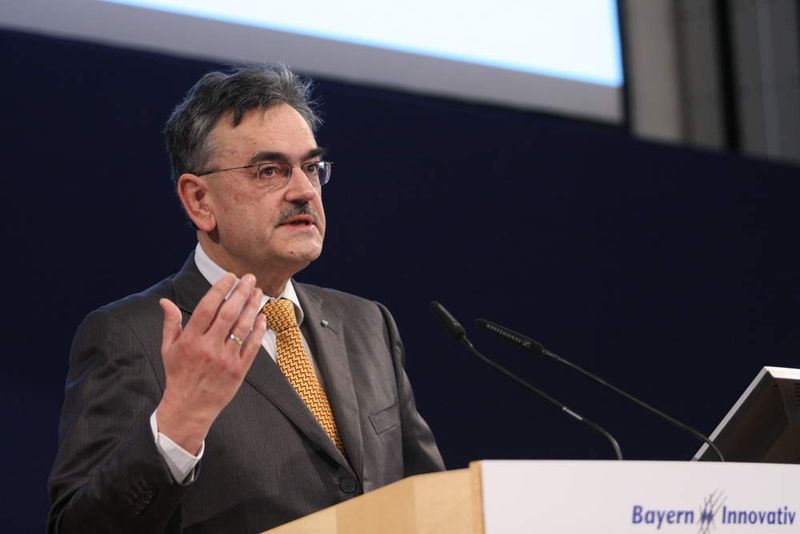 „Die komplexen biologischen Zusammenhänge lassen sich nur interdisziplinär erforschen. Biologie, Medizin, Chemie, Informatik und Technik müssen hier eng zusammenarbeiten“, sagte Prof. Wolfgang A. Herrmann, Präsident der Technischen Universität München.  (Bild: Bayern Innovativ)