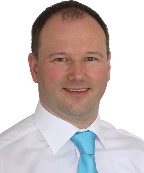 Niels Rabbe, bei Atlas Copco Tools weltweit für Simultaneous Engineering und Prozessoptimierungen verantwortlich, nimmt die Montagelinien seiner Kunden genau unter die Lupe. (Bild: Atlas Copco)