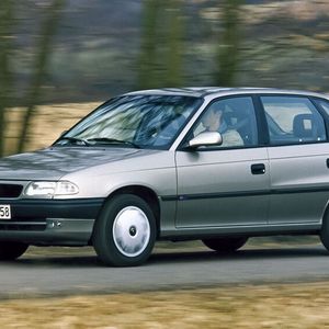 Die Motorenpalette reichte vom 1,4-Liter-Motor C14NZ mit 60 PS bis zum 2,0-Liter-DOHC-Motor C20XE mit 150 PS in der sportlichen GSi-Version. Im Dezember 1991 wurde die Modellreihe um eine Dieselvariante mit dem 1,7-Liter-Motor 17YD und 57 PS ergänzt. In der Regel waren die Motoren mit einem 5-Gang-Schaltgetriebe kombiniert, optional war auf bestimmten Versionen ein 4-Gang-Automatikgetriebe erhältlich. Weitere Motoren wurden im Laufe der Zeit eingeführt, darunter ein 1,6-Liter-Motor mit 100 PS (1992), ein 1,8-Liter-DOHC-Motor mit 125 PS (1993) und ein 1,7-Liter-Turbodiesel mit 82 PS von Isuzu (1992), der den 1,5-Liter-TD der Kadett E ablöste.(Bild:  Opel GmbH)