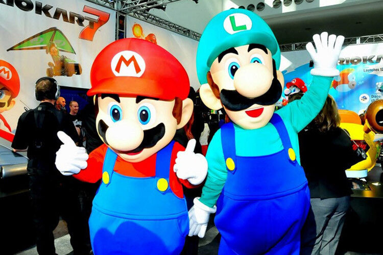 Diese beiden kennt man sonst eher als Pixel: Mario und Luigi halten sich für gewöhnlich in Computerspielen auf. (Foto: LA Auto Show)