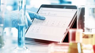 Mit Lauda Live werden alle Temperier- und Laborlösungen zu vollständig vernetzten und intelligenten IoT-Geräten.  (Bild: angellodeco - stock.adobe.com, lauda.de)