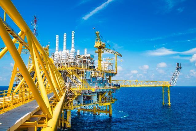 Mit EHLA des Fraunhofer-Instituts für Lasertechnik ILT lassen sich meterlange Offshore-Komponenten für den Einsatz im Meer umweltfreundlich, schnell und kostengünstig beschichten. (pichitstocker – stock.adobe.com )