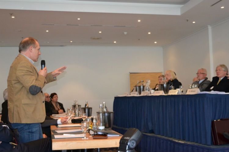 Selten zuvor stellten die teilnehmenden Händler so viele Fragen, vor allem über mögliche Ausgleichsansprüche. (Foto: Mauritz)