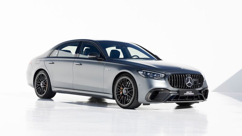 Der rechnerisch sparsame Plug-in-Hybrid-Antrieb soll die Anforderungen an Klimaschutz und die Vorlieben der Kundschaft unter einen Hut bringen. (Bild: Mercedes-Benz)